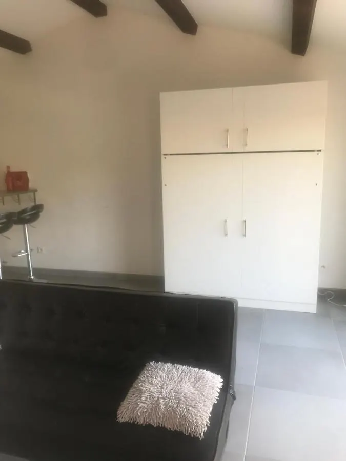 Hébergement de vacances Villa Studio 30 M² à Lançon-Provence